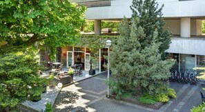 Con vistas al jardín 