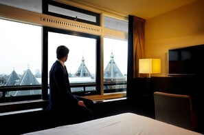 Premium bedding, in-room safe, desk, blackout drapes
