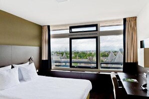 Premium bedding, in-room safe, desk, blackout drapes - Tropen Hotel Amsterdam (Amsterdam)