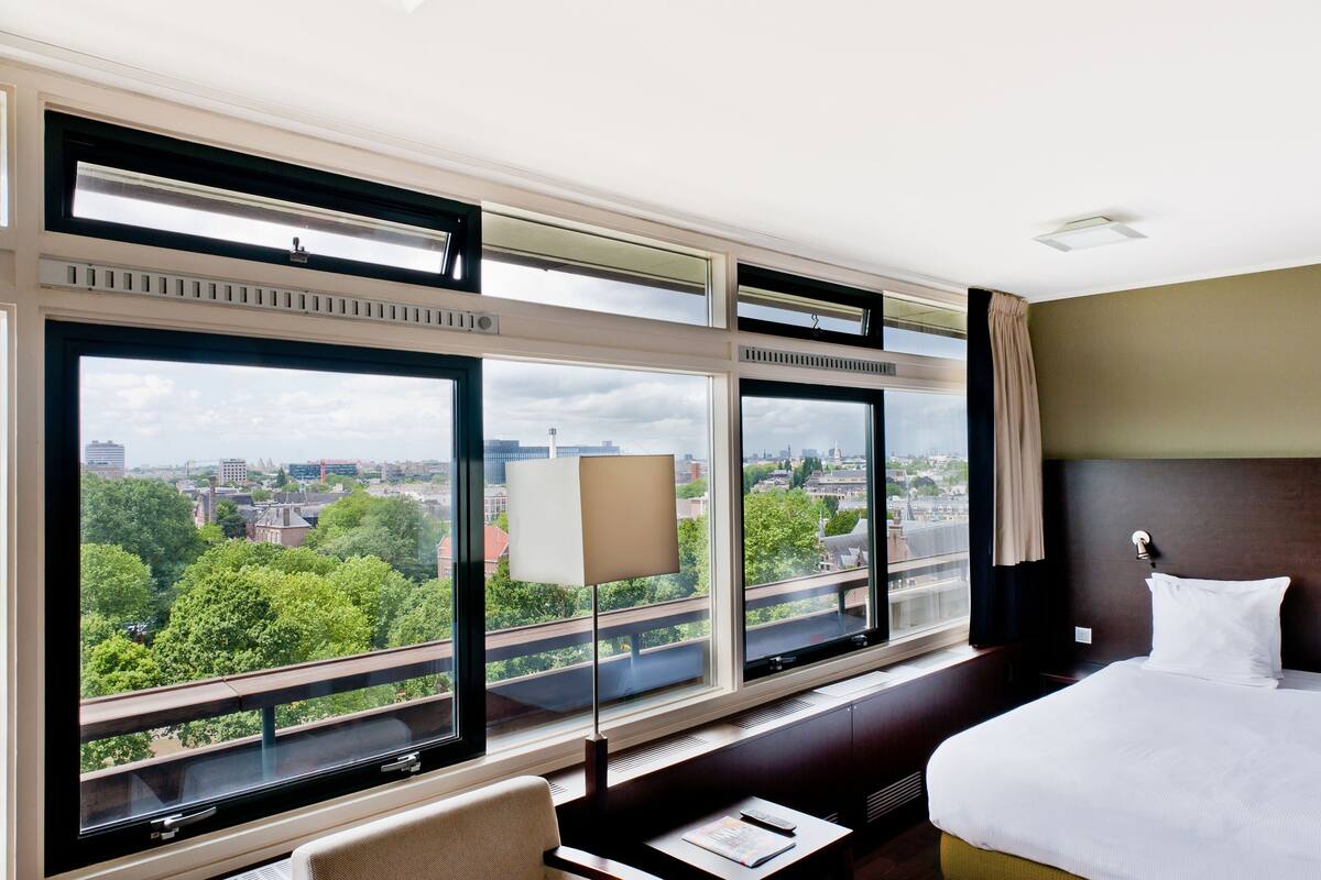 Premium bedding, in-room safe, desk, blackout curtains