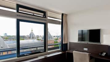 Standard Room | Premium bedding, in-room safe, desk, blackout curtains