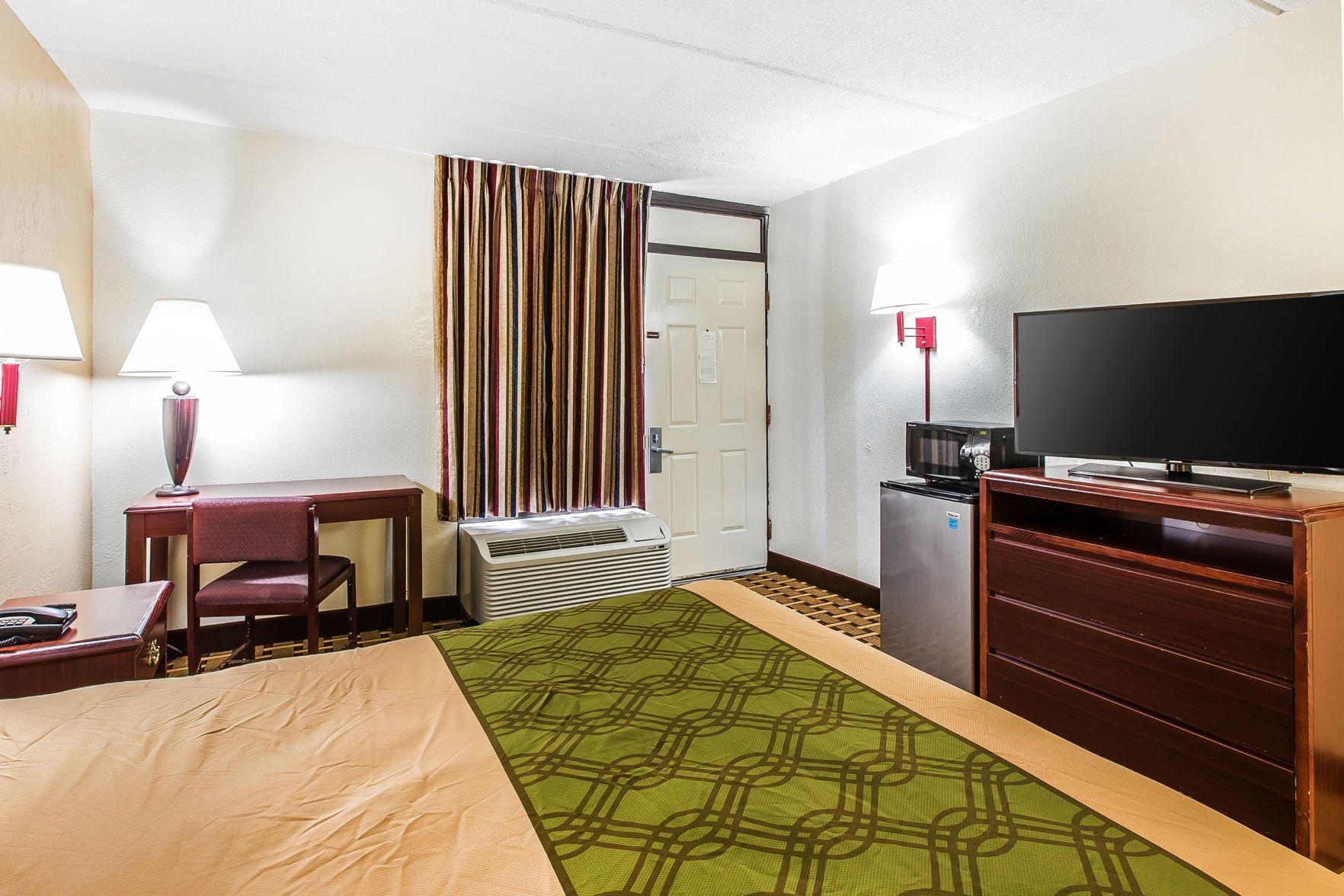 Desk, blackout drapes, free WiFi, bed sheets