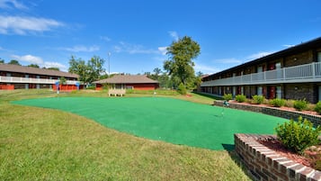 Mini-golf