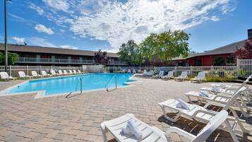 Piscina externa sazonal