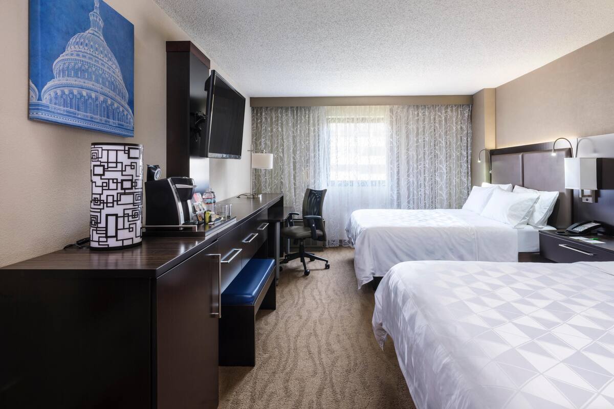Hypo-allergenic bedding, in-room safe, desk, laptop workspace