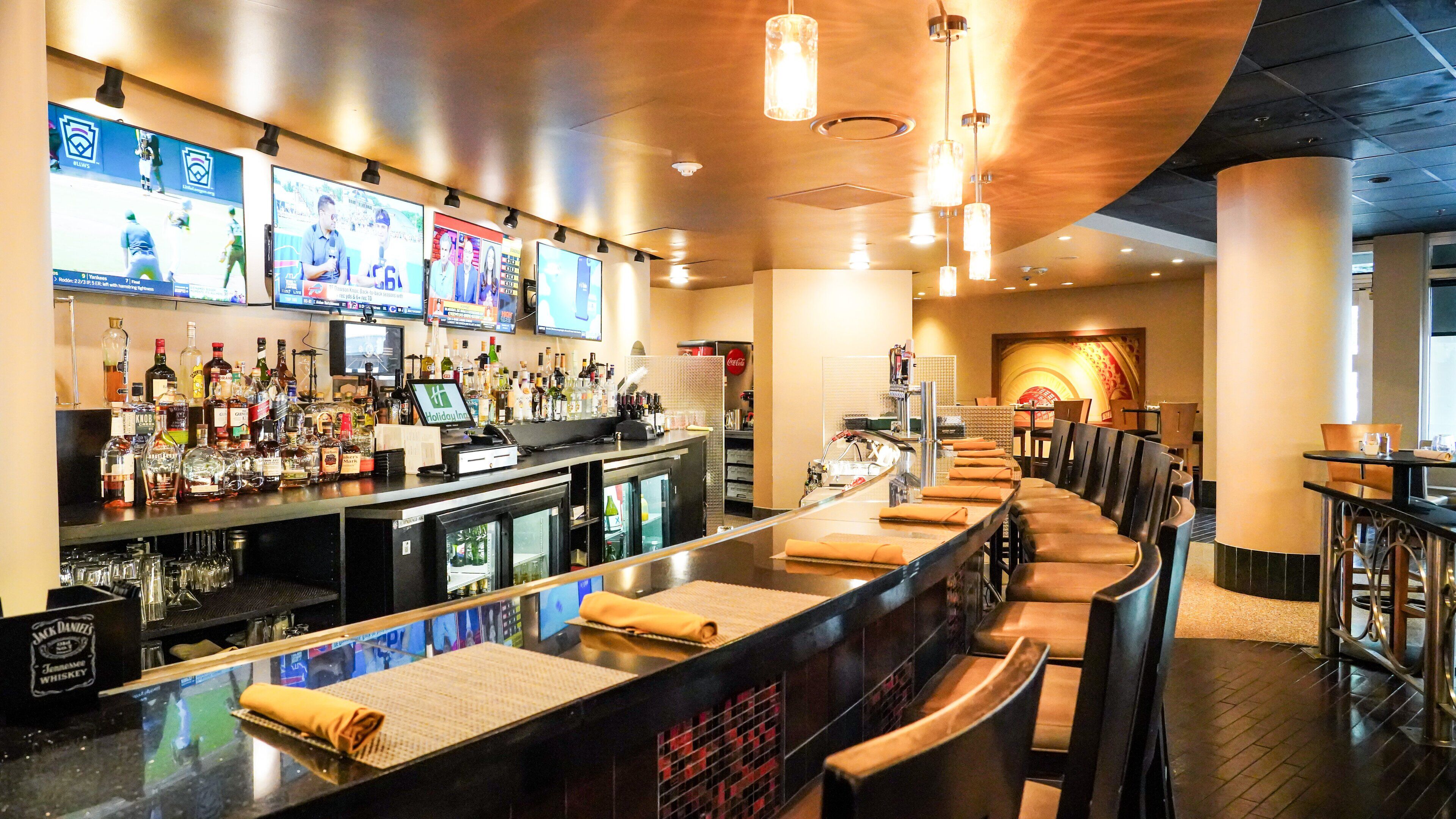 2 restaurants; breakfast, lunch and dinner served 