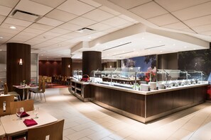 2 restaurants, breakfast, lunch, dinner served; American cuisine