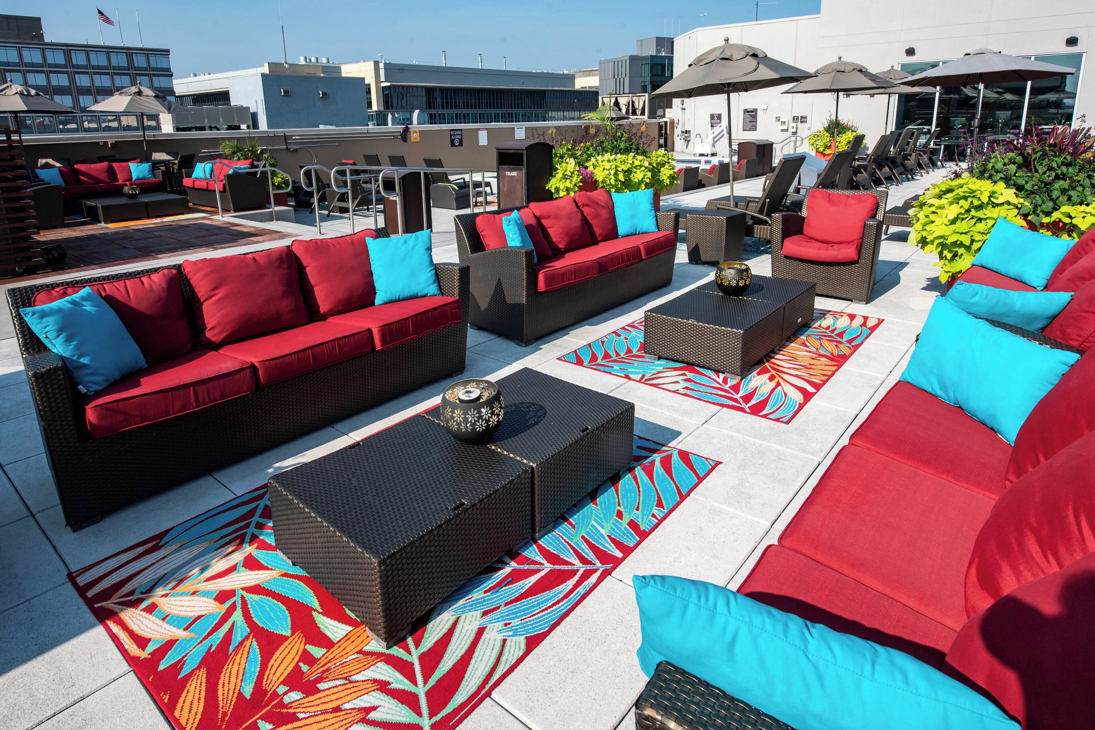 Una piscina al aire libre de temporada