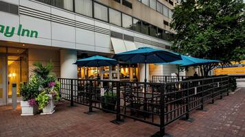 2 Restaurants, Frühstück, Mittagessen, Abendessen, amerikanische Küche