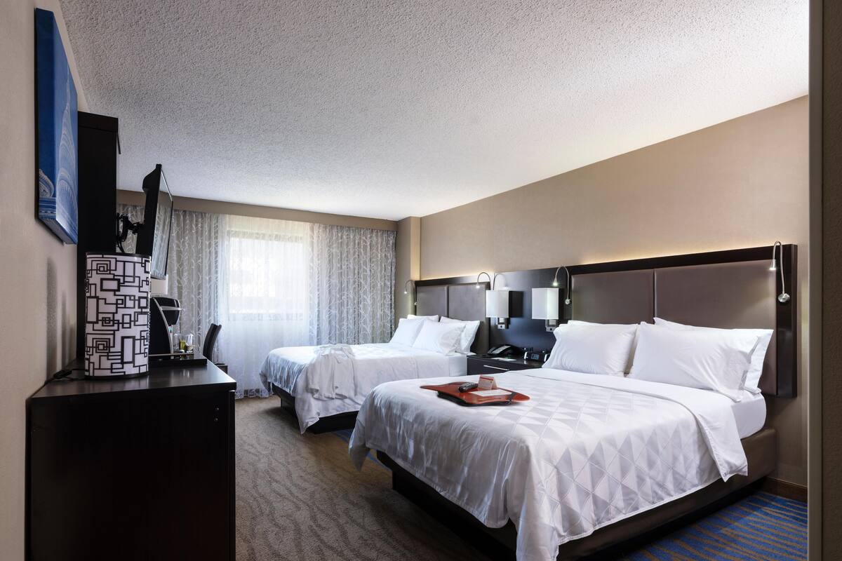 Hypo-allergenic bedding, in-room safe, desk, laptop workspace