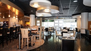 2 restaurants; breakfast, lunch, and dinner served