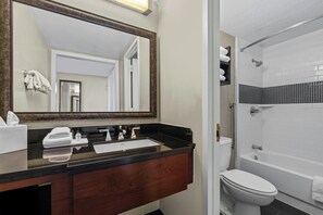 Combined shower/tub, rainfall showerhead, designer toiletries