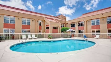 Piscina externa sazonal