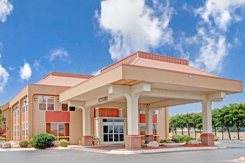 Ramada by Wyndham West Memphis