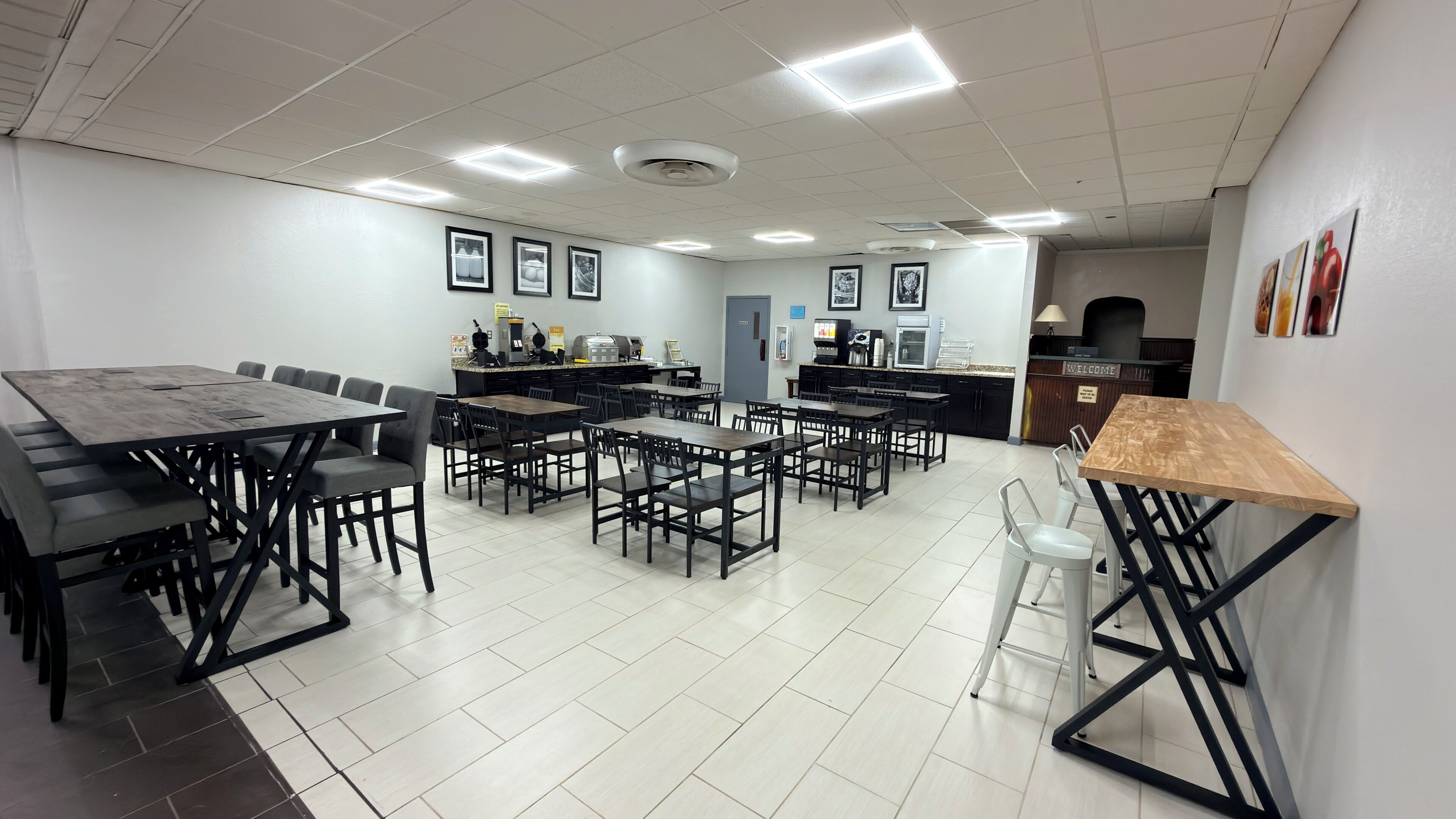 朝食 (コンチネンタル ブレックファスト 、無料)