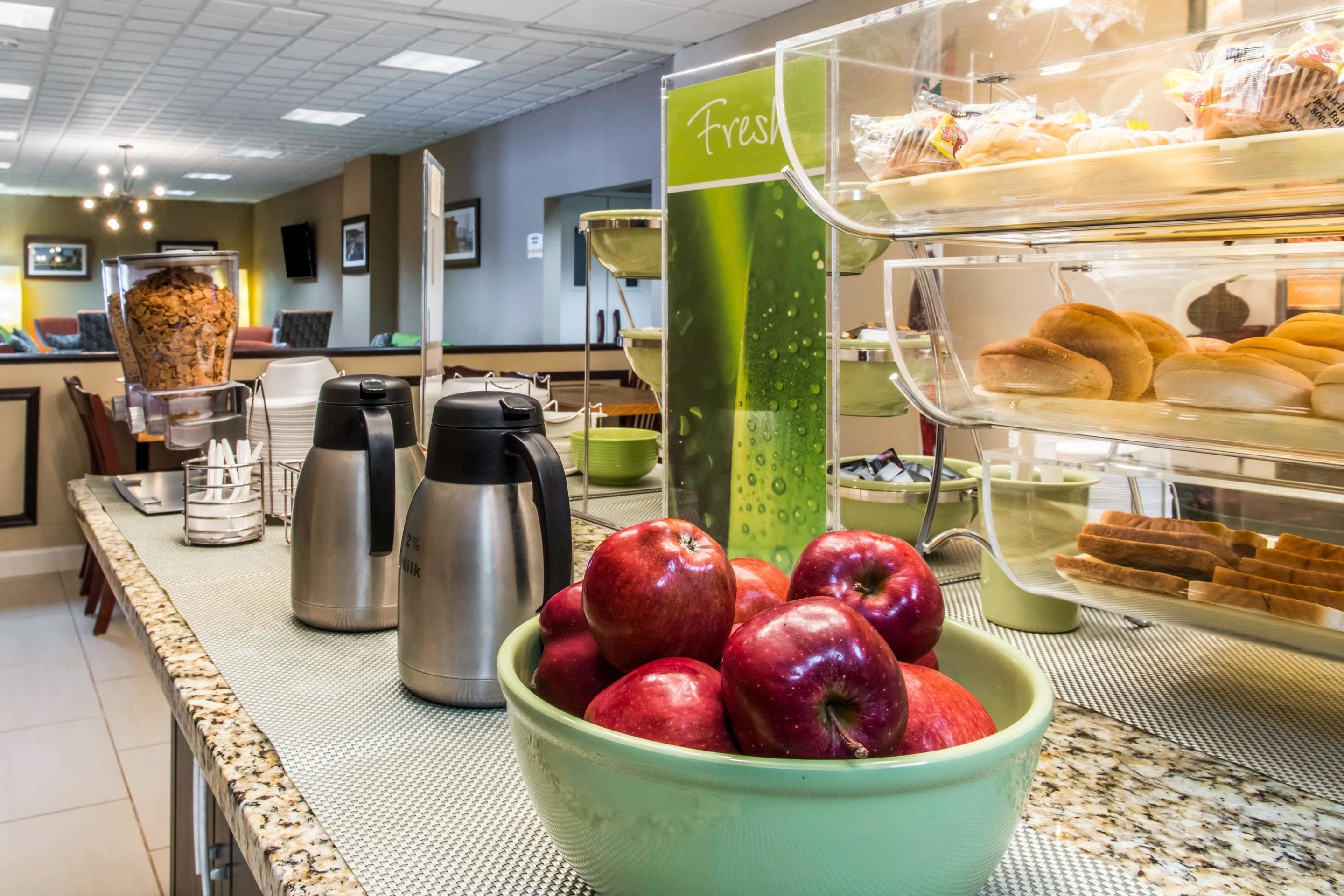 Free continental breakfast 