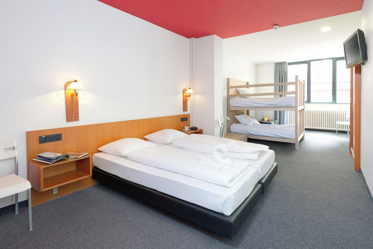 Desk, laptop workspace, free WiFi, bed sheets
