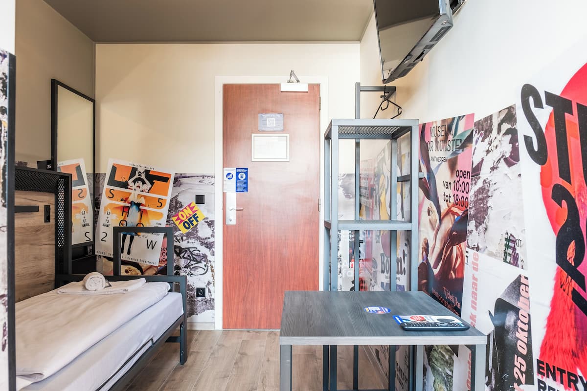 Single Room | Desk, laptop workspace, free WiFi, bed sheets