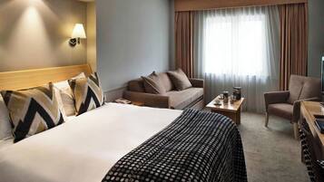 Deluxe Double Room | In-room safe, desk, blackout curtains, iron/ironing board