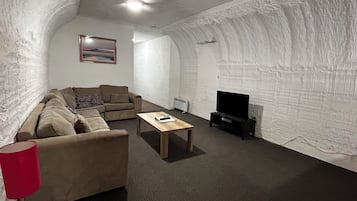 Apartment, 2 Bedrooms, Non Smoking, Kitchenette (Apartment K+3S) | Living area | LED TV