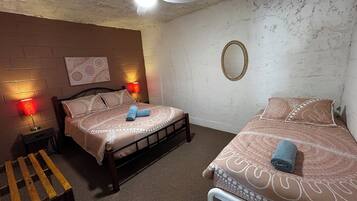 Family Apartment, 2 Bedrooms, Non Smoking, Kitchenette (Apartment 2Q+1S) | 3 bedrooms, bed sheets
