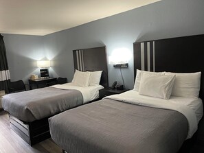 Quarto casal standard, 2 camas de casal, para não fumantes | Cortinas blackout, ferros/tábuas de passar roupa