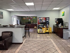 Café da manhã com buffet grátis todos os dias