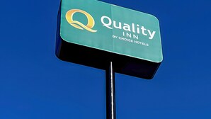 Señal de un Quality Inn de Choice Hotels.