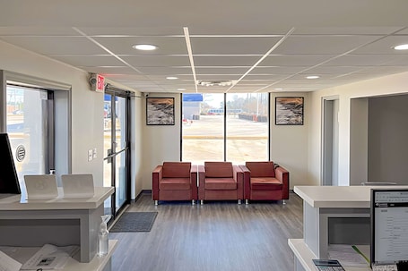 Lobby. Quality Inn Thomson