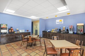 Café da manhã para viagem grátis todos os dias