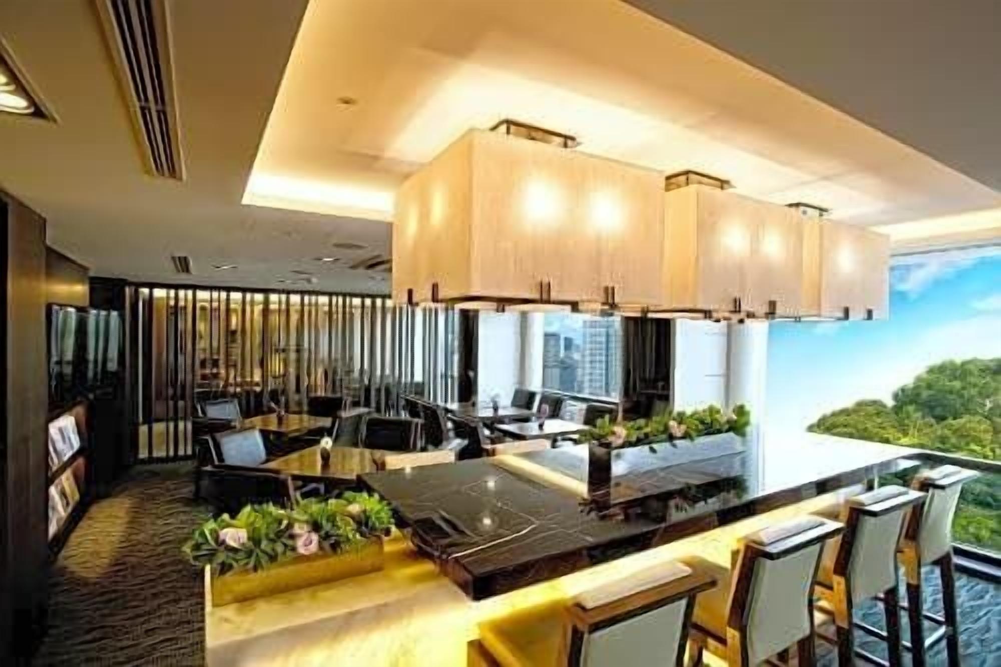 Kühlschrank, Wasserkocher, Kochgeschirr/Geschirr/Besteck