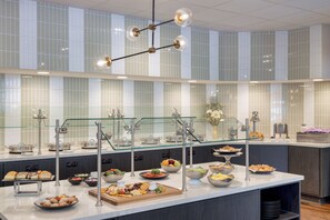Petit déjeuner complet servi tous les jours en supplément
