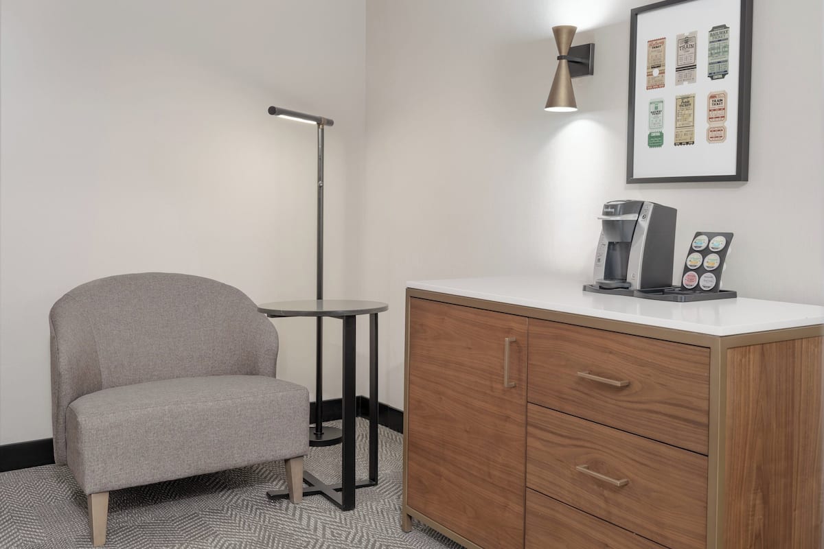 Suite, 1 Bedroom, Roll-in Shower (Communications, Roll-In Shower)