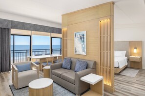 セーフティボックス (室内)、デスク、アイロン / アイロン台、ベビーベッド (無料)