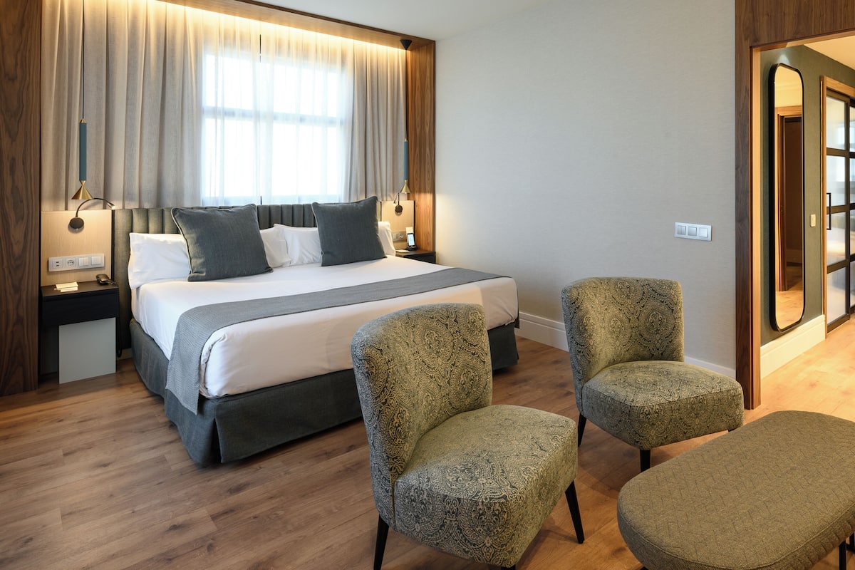 Suite | 1 bedroom, minibar, in-room safe, desk