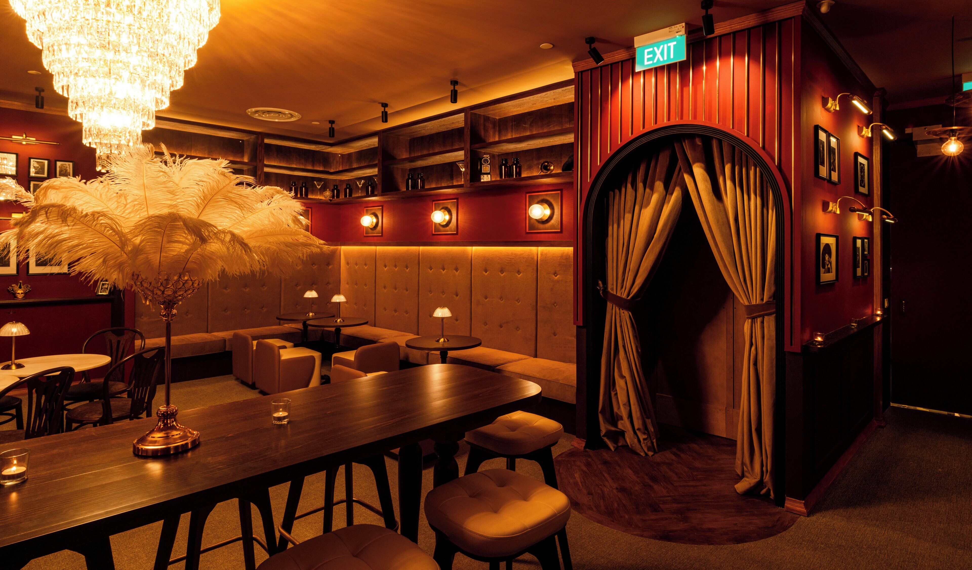 4 restaurants; breakfast, lunch, dinner, and brunch served