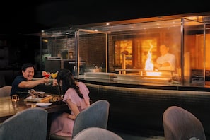 4 restaurants, lunch, dinner served; American cuisine