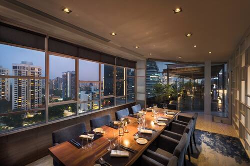 4 restaurants; breakfast, lunch, dinner, and brunch served