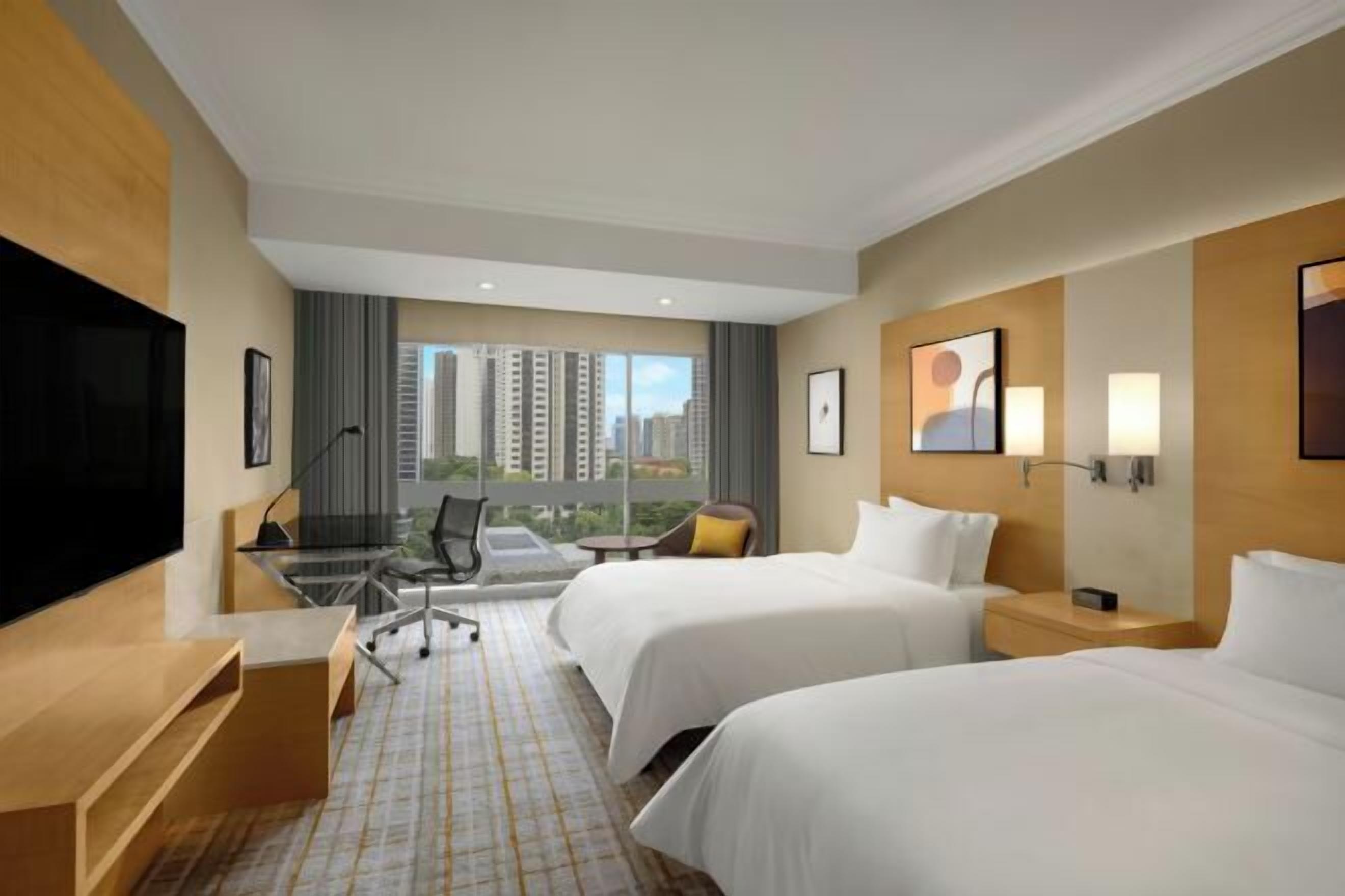 Seprai premium, selimut bulu angsa, minibar, dan brankas