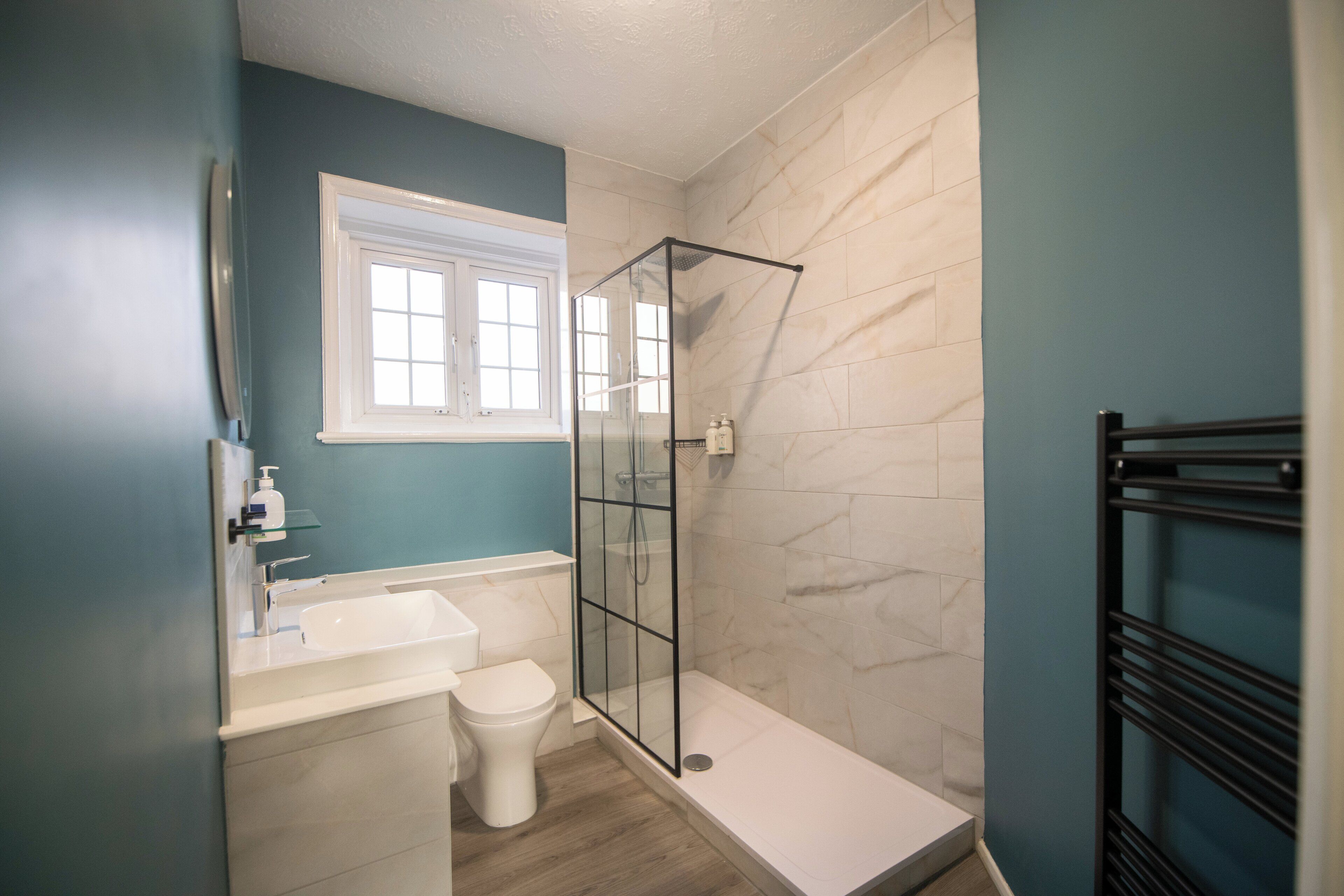 Amenidades de baño ecológicas, secadora de cabello, toallas 