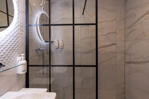 Garner Reading City Centre by IHG