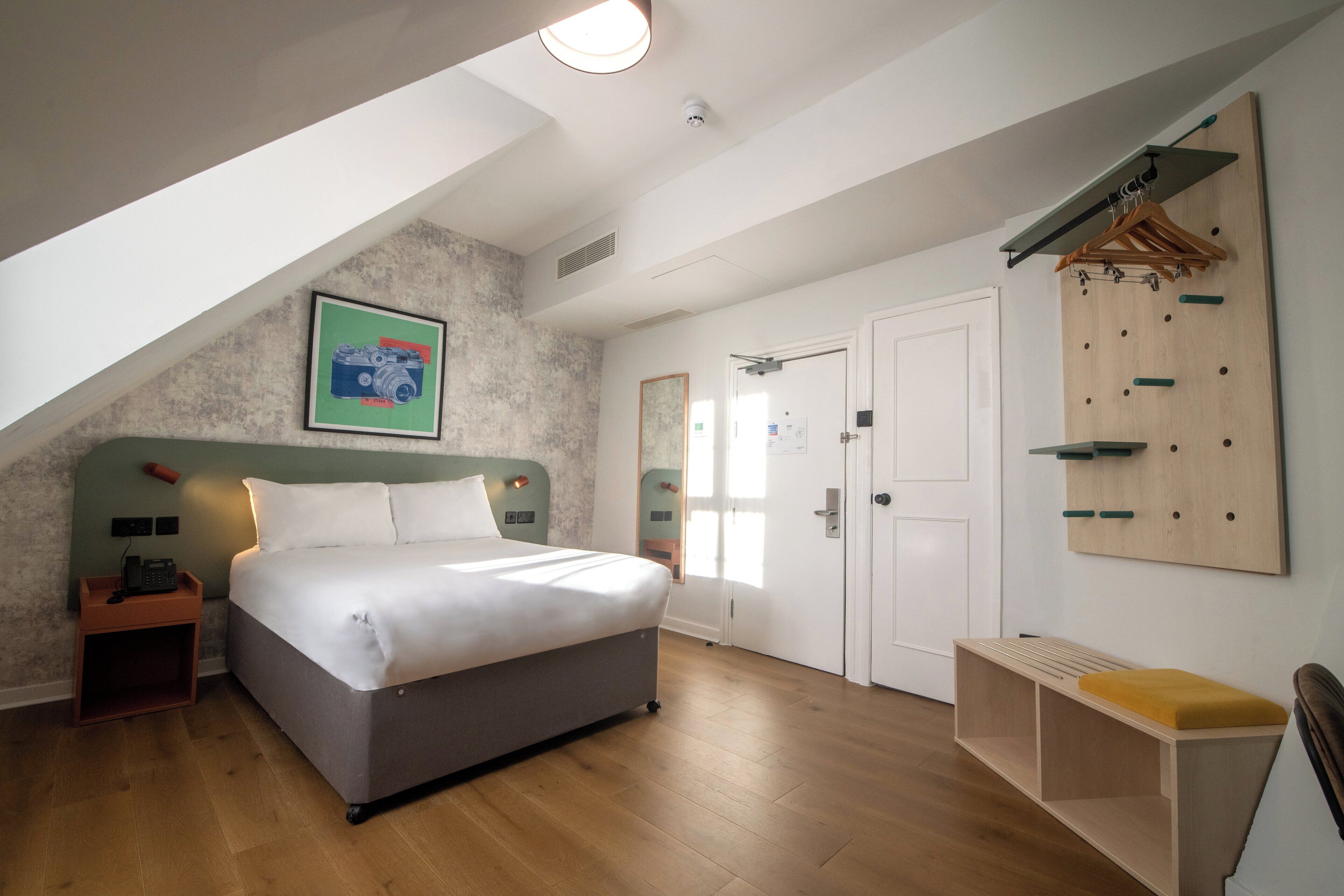 Kamar Standar, 1 Tempat Tidur Double | Meja kerja, Wi-Fi gratis, dan jam alarm