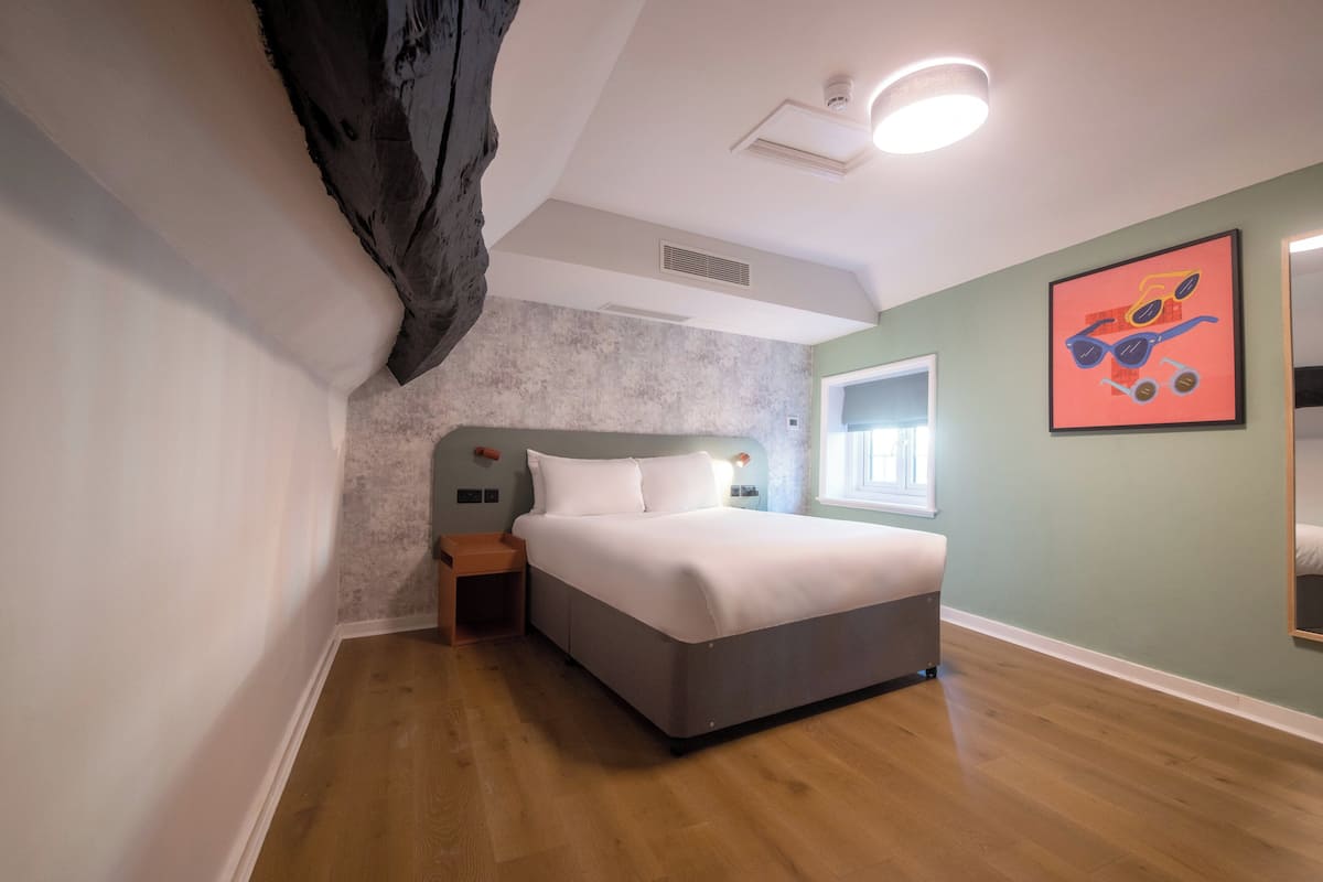 Suite, 1 très grand lit et 1 canapé-lit