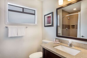Free toiletries, hair dryer, towels - Ramada by Wyndham Monterey (Monterey)