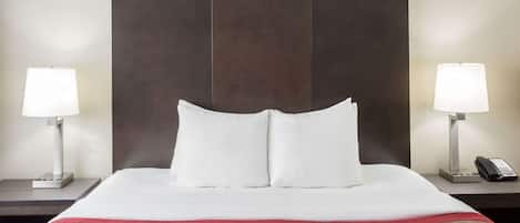 Habitación, 1 cama King size, con acceso para personas discapacitadas (Mobility/Hearing) | Ropa de cama de alta calidad y escritorio