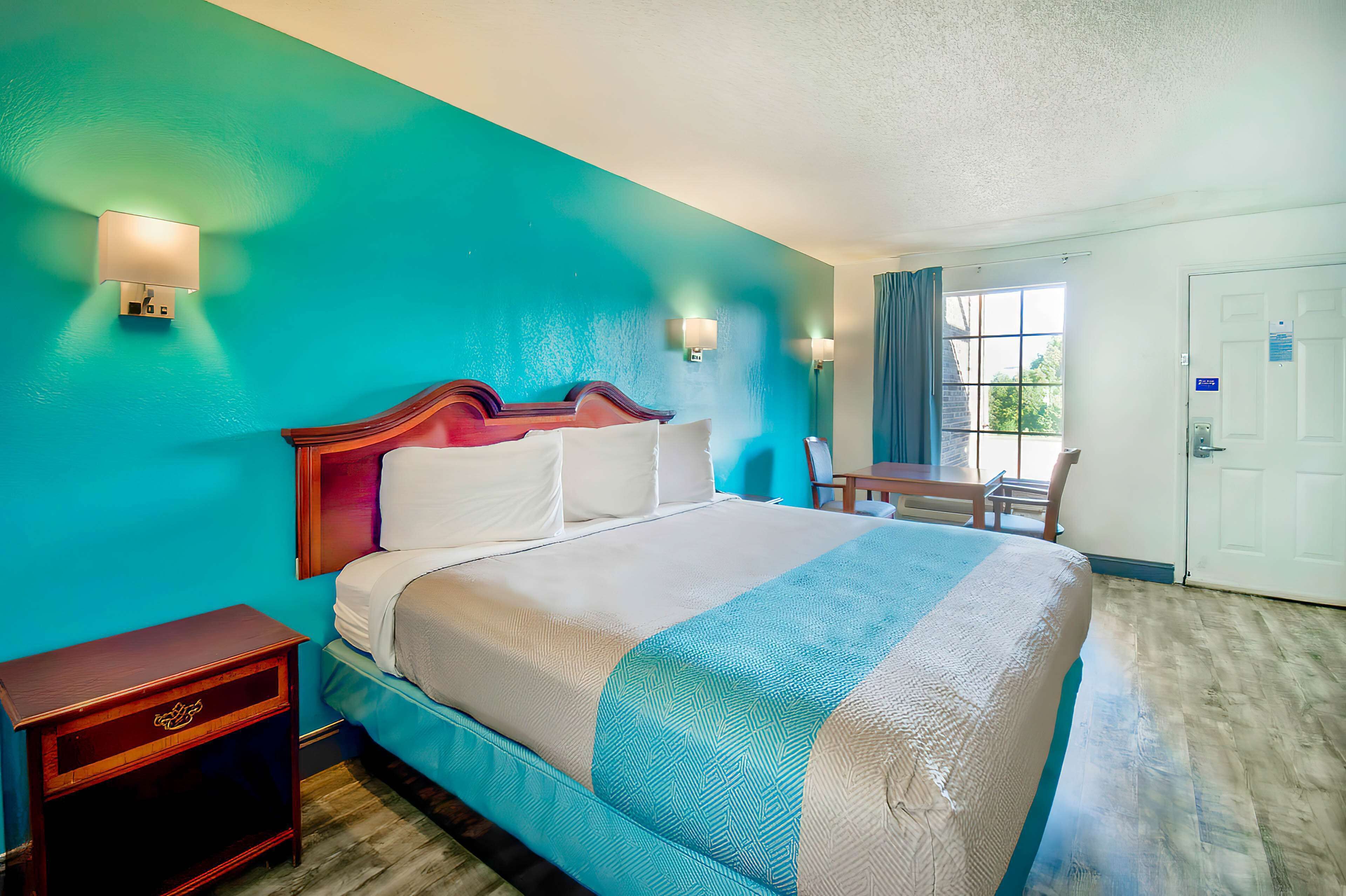 Laptop workspace, iron/ironing board, free WiFi, bed sheets