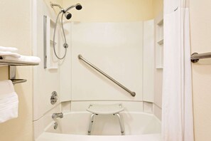 Combined shower/tub, free toiletries, hair dryer, towels