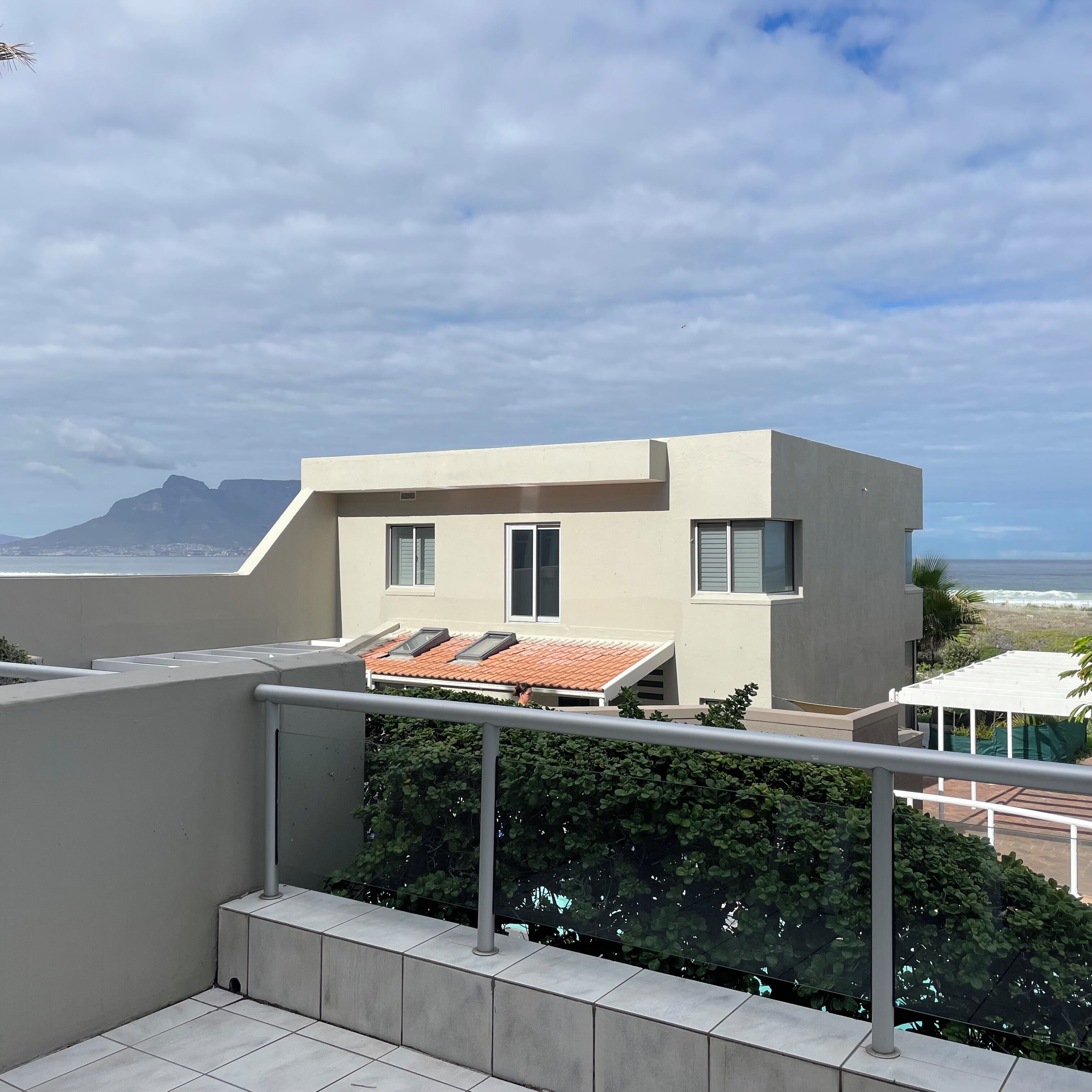 Kamer, gedeeltelijk uitzicht op oceaan | Uitzicht vanaf balkon