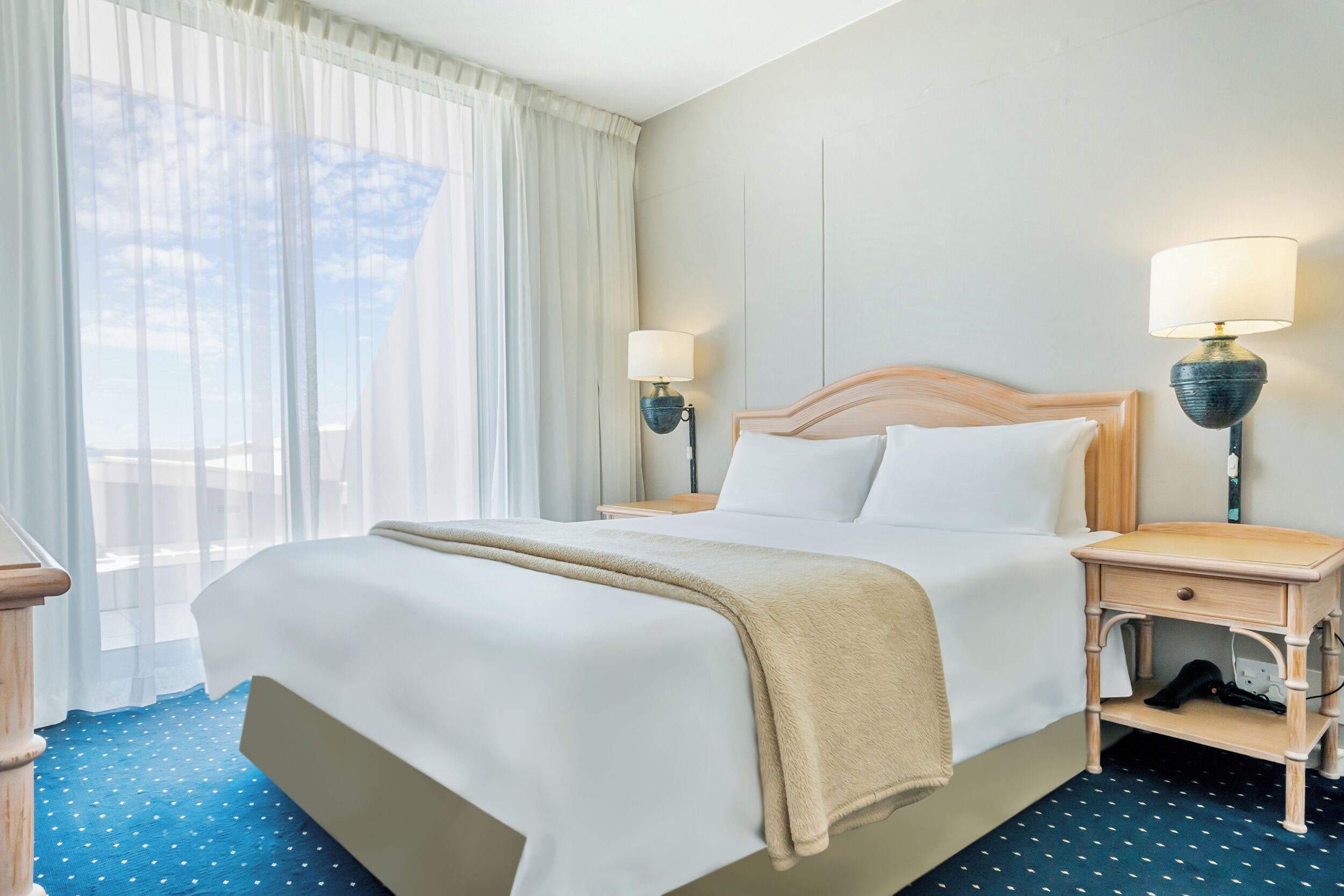 Room, Sea View