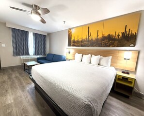 Habitació Deluxe, 1 llit de matrimoni gran i sofà llit, no fumadors | Escriptori, espai de treball apte per a portàtils i cortines opaques 